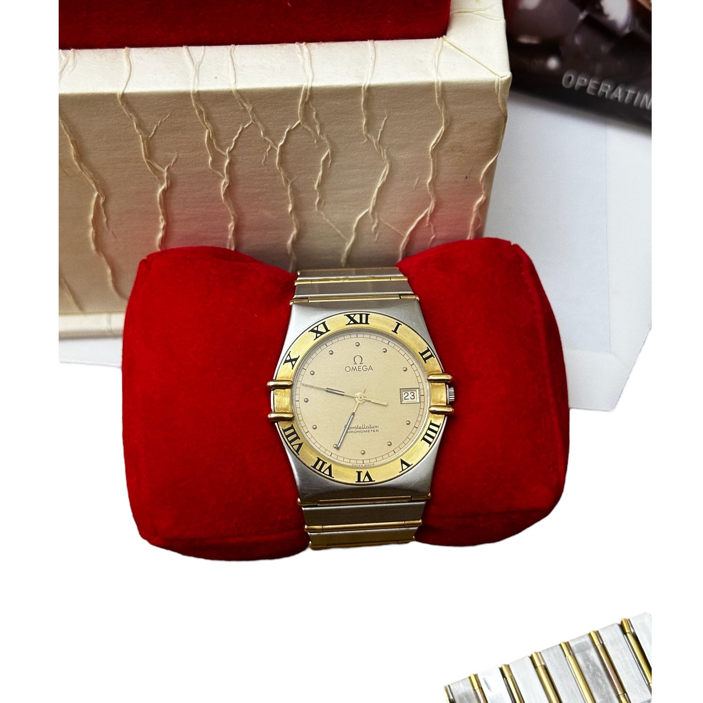 Omega Constellation 18K Gold 33mm