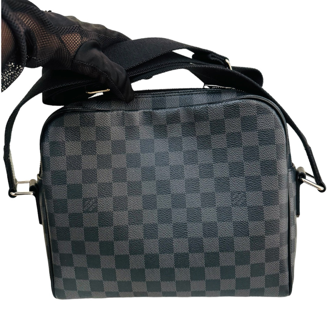 Pre-Owned Louis Vuitton Dayton Graphite