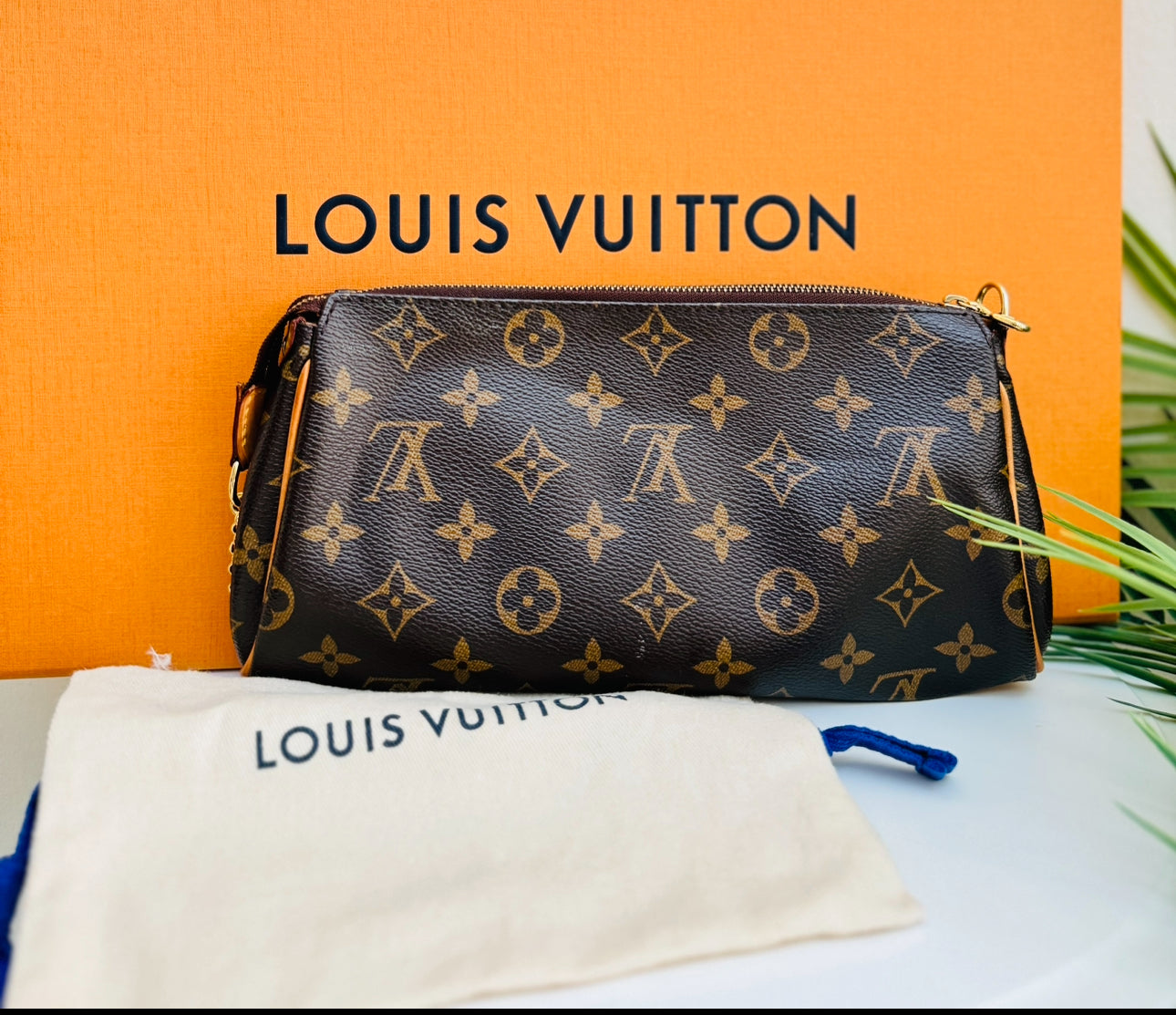 Pre-Owned Louis Vuitton Eva Clutch 2 way