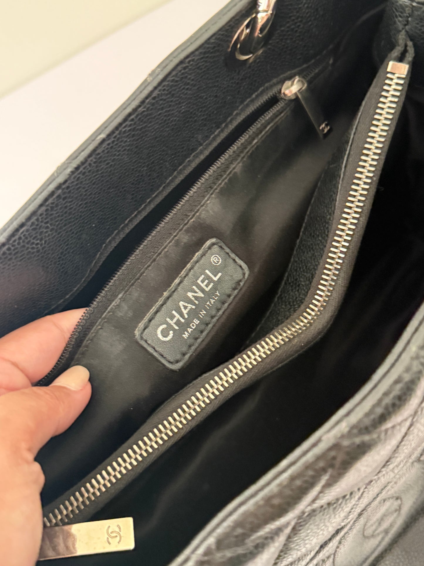 Preowned Chanel GST Caviar SHW